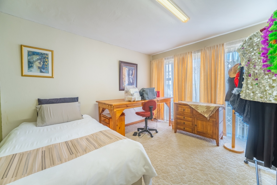 7 Bedroom Property for Sale in Wavecrest Eastern Cape
